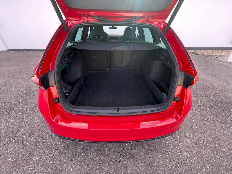 Škoda Octavia (2025) COMBI SPORTLINE 1,5 TSI M-HEV - fotka 13 z 50