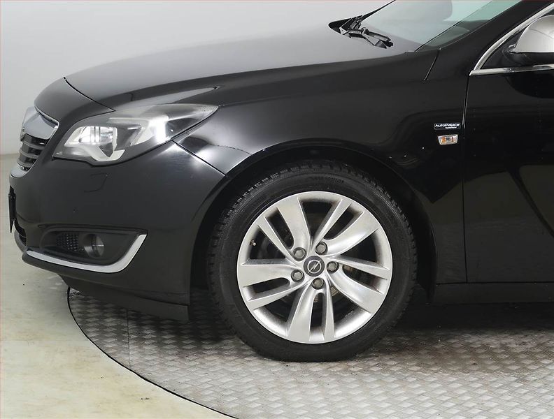 Opel Insignia (2017) 2.0 CDTI, 4X4, Automat - fotka 15 z 21