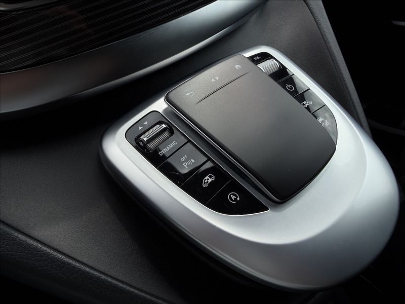 Mercedes-Benz Třídy V 300d L 4MATIC - fotka 19 z 28