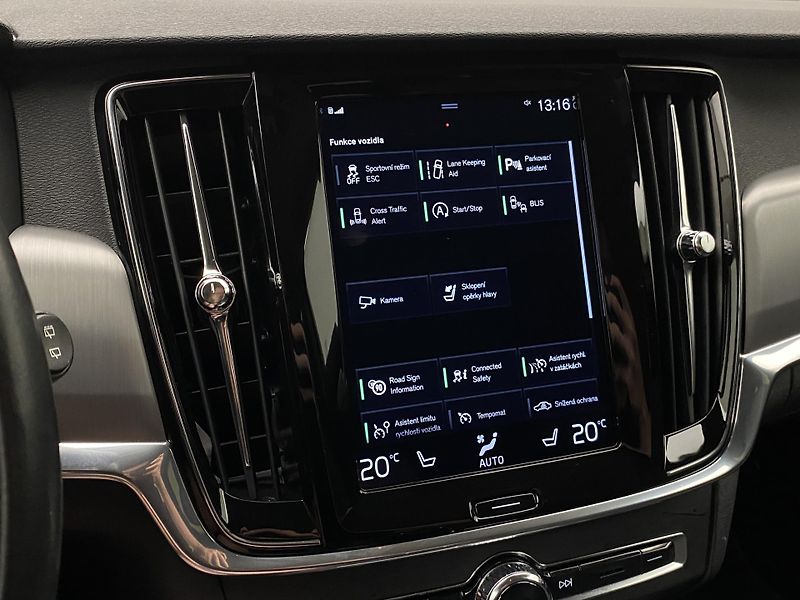Volvo V90 D4 AWD MOMENTUM AUT  - fotka 38 z 48