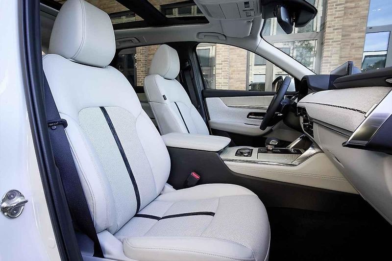 Mazda CX-60 si zdatně vede i na zatáčkovitých silnicích