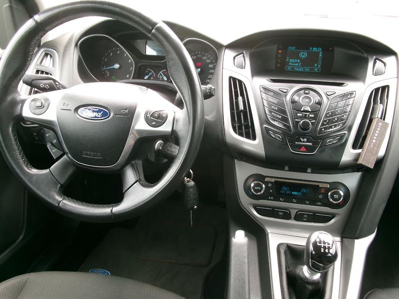 Ford Focus (2014) 1,0 ECOBOOST AC BT TEMP - fotka 19 z 24
