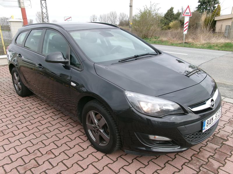 Opel Astra 1,6 CDTi NAVI AUTOKLIMA  - fotka 9 z 29
