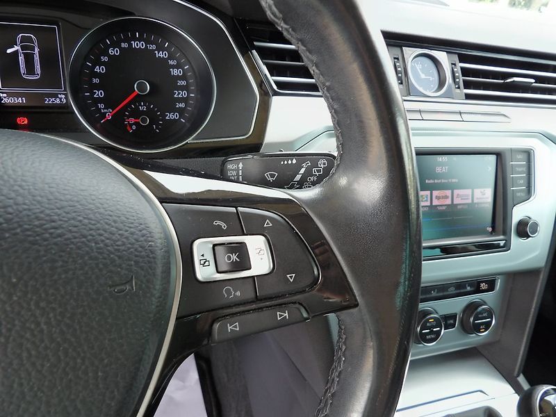 Volkswagen Passat 2.0TDI Comfort Adaptiv Navi - fotka 15 z 33