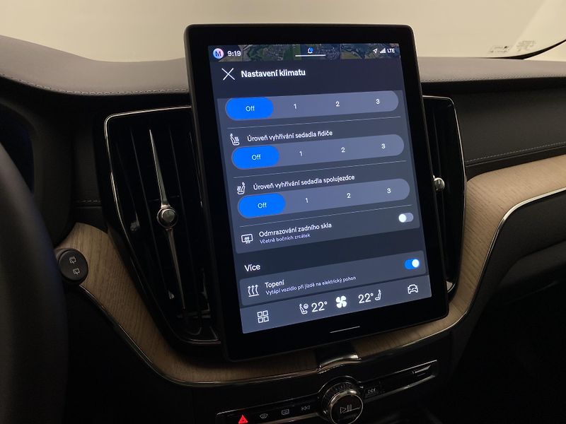 Volvo XC60 T8 AWD RECHARGE DARK ULTRA CZ - fotka 42 z 61
