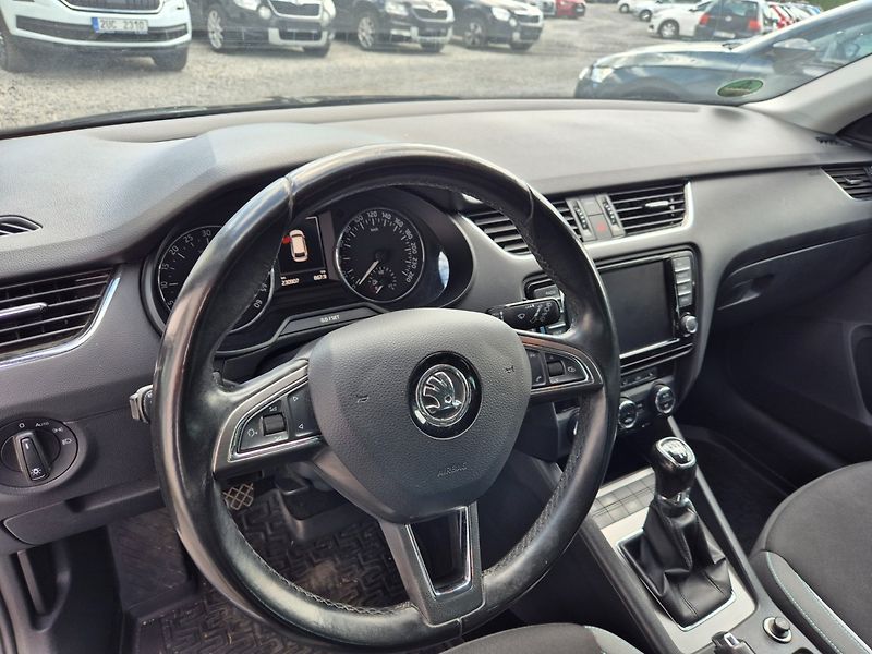 Škoda Octavia (2016) 2.0 TDI JOY TOP NAVI XENONY - fotka 20 z 36