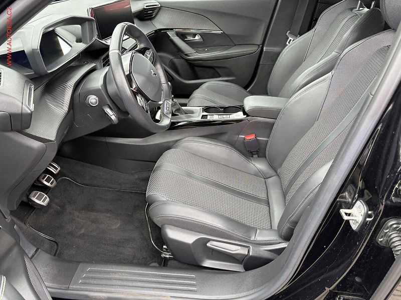Peugeot 2008 (2021) 1.2PT, ČR, servis.kniha - fotka 9 z 18