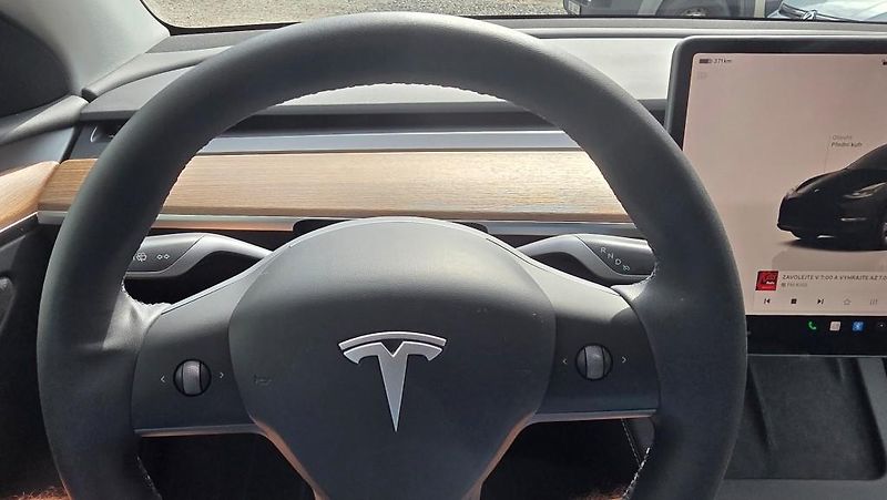 Tesla Model Y (2023) Long Range AWD DE SoH 92,9% - fotka 19 z 36
