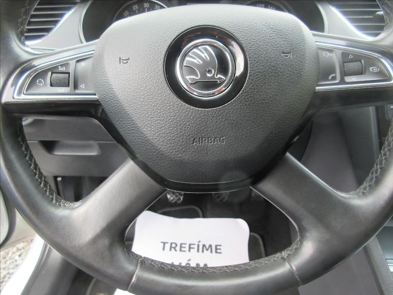 Škoda Octavia 1,6 TDI Elegance Top Stav - fotka 9 z 14