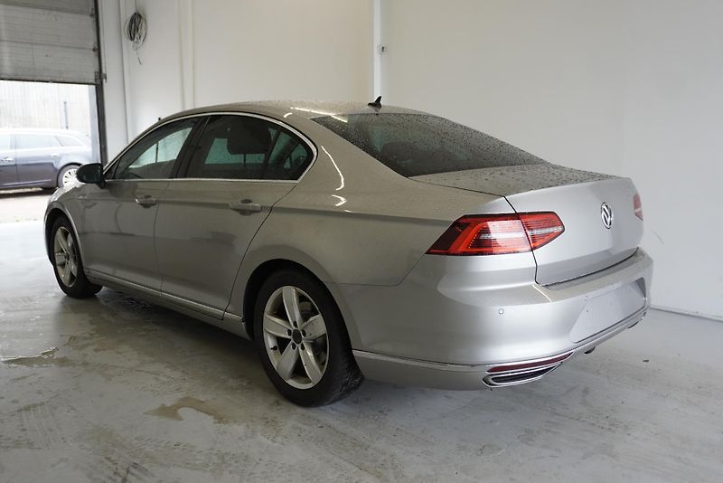 Volkswagen Passat 2.0TSi 165kW AUTOMAT - fotka 8 z 30