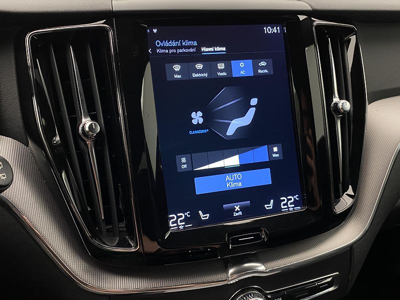 Volvo XC60 D4 AWD R-DESIGN REZERVACE - fotka 37 z 44