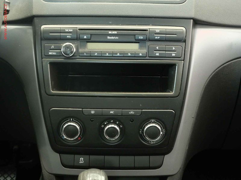 Škoda Yeti (2012) 1.2TSi, ČR, AC, tažné - fotka 13 z 19