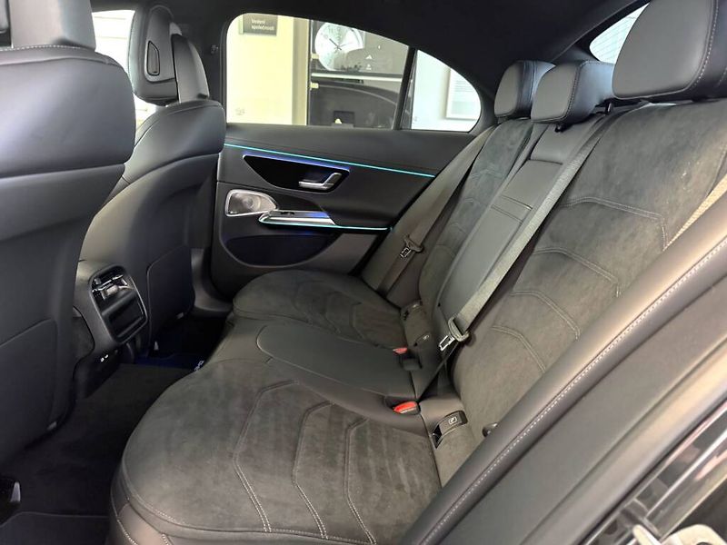 Mercedes-Benz Třídy E (2026) 300 de 4MATIC - fotka 3 z 6
