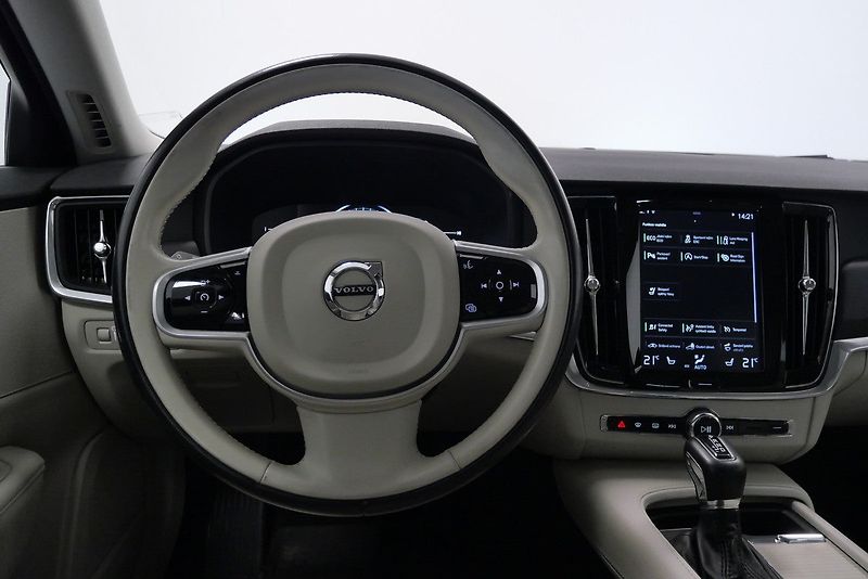 Volvo V90 - fotka 16 z 23