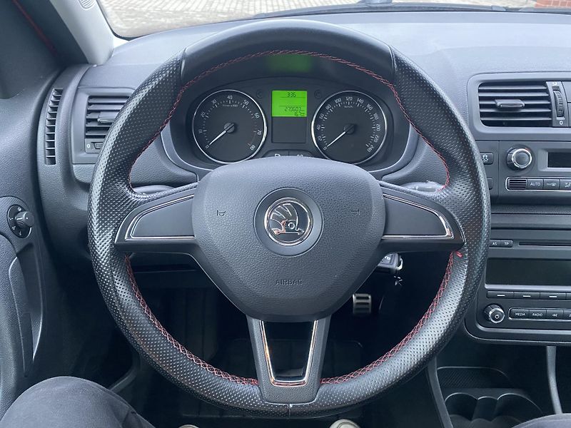 Škoda Roomster (2014) 1.2TSi MODEL NOIRE - fotka 28 z 65