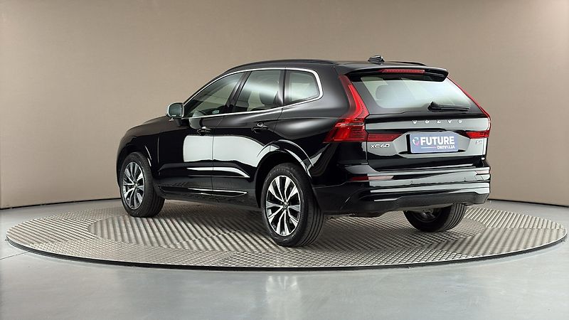 Volvo XC60 2.0 B4 AUT AWD Momentum Pro - fotka 2 z 31