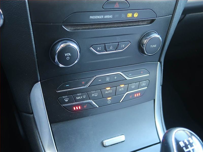 Ford Galaxy (2019) Titanium 2.0 EcoBlue, 4X4 - fotka 17 z 23