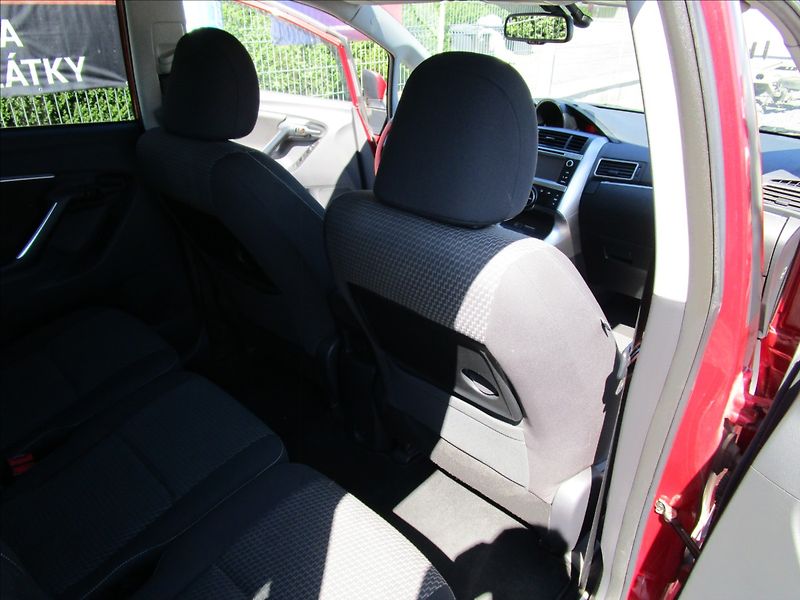 Toyota Verso 1.6 D-4D, aut. Klima, 1. maj. - fotka 22 z 41