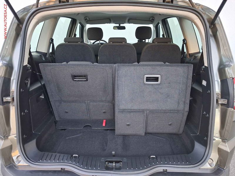 Ford S-MAX (2012) 2.0 TDCi, AC, park.čidla - fotka 7 z 15