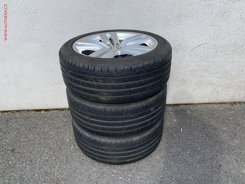 Volkswagen Passat (2019) 2.0 TDi, Highline, DSG, +ALU - fotka 20 z 20