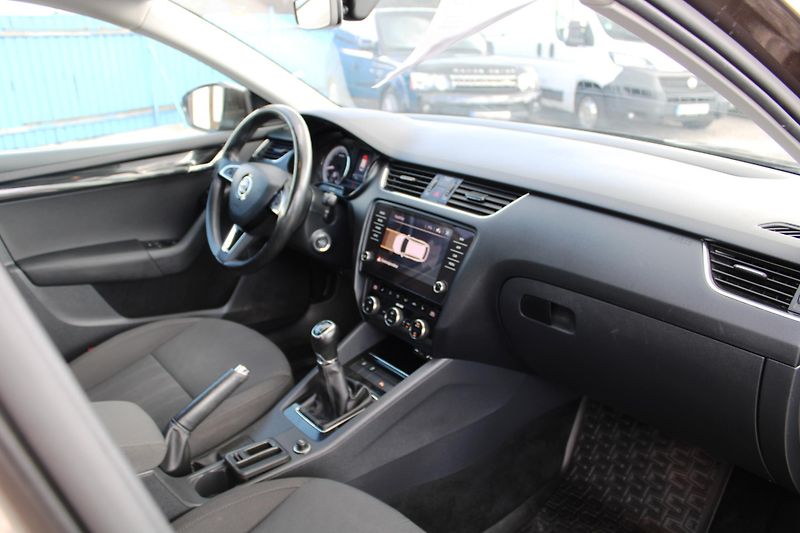Škoda Octavia (2018) 1,4TSI KLIMA EL.OKNA TEMPOMAT - fotka 14 z 16