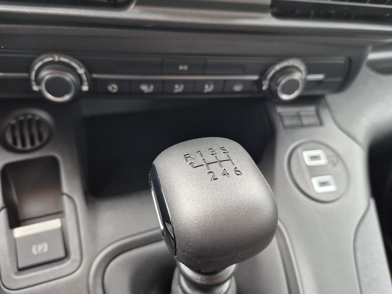Peugeot Rifter (2026) LONG ALLURE BlueHDi 130 MAN6 - fotka 17 z 23