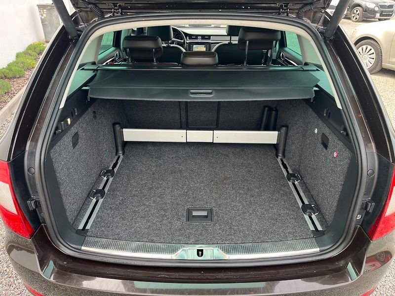 Škoda Superb (2012) 2.0 TDI Laurin a Klement - fotka 12 z 25
