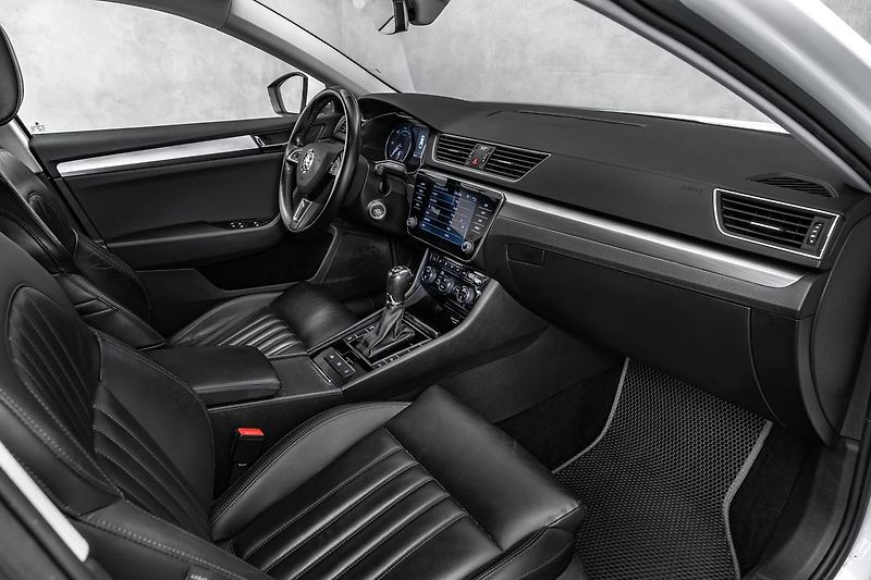 Škoda Superb Combi 2,0TDI 4x4 DSG Style Can - fotka 12 z 20