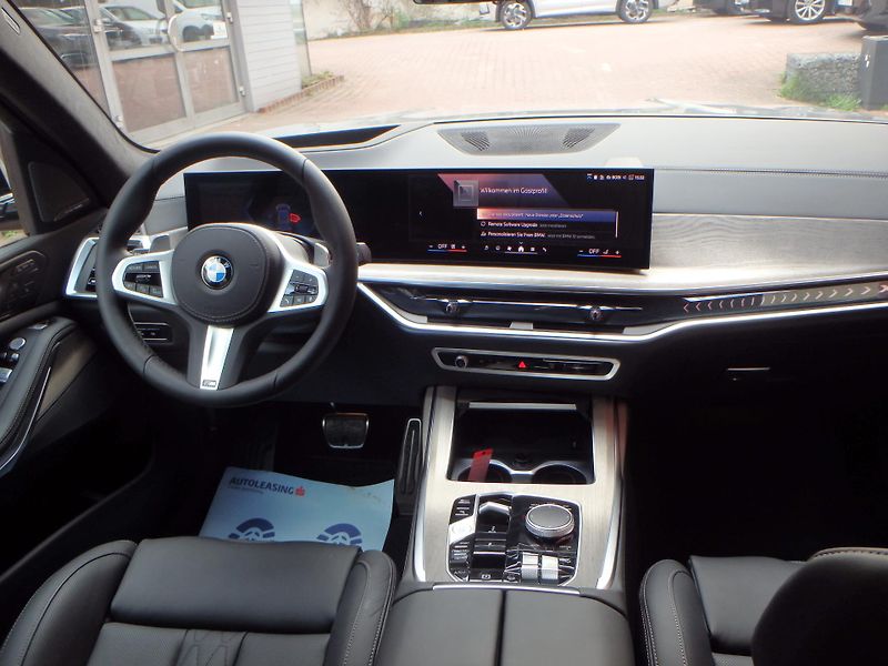 BMW X7 (2025) xDrive40d, INDIVIDUAL,xOffroad - fotka 12 z 30