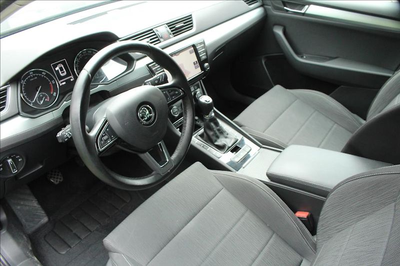 Škoda Superb 2,0 TDi  AMBITION 4X4 110kW - fotka 9 z 24