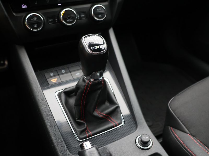 Škoda Octavia RS 2.0 TSI 162kW CZ Aut.klima - fotka 22 z 32