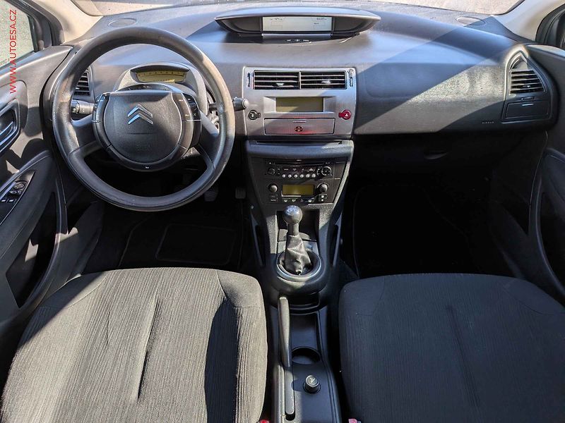 Citroën C4 (2008) 1.4 16V, ČR, AC, park.asist - fotka 8 z 15