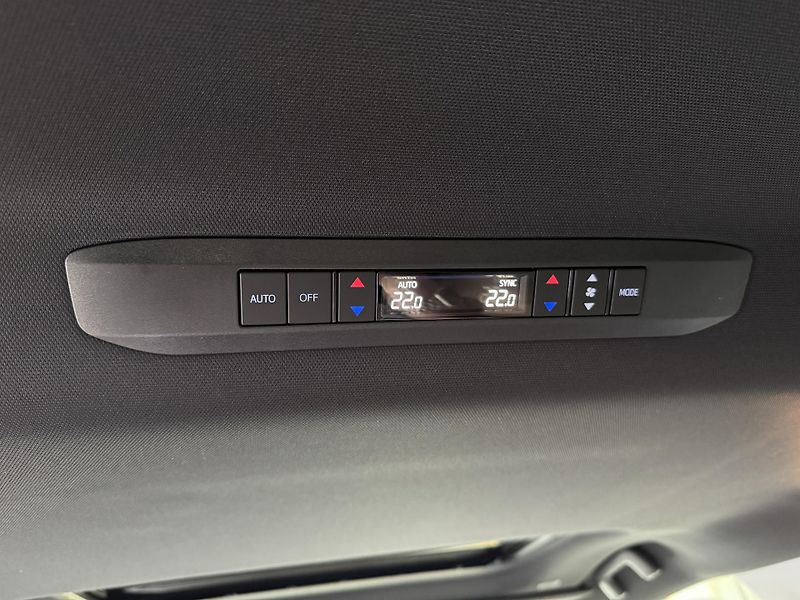 Toyota Sienna XSE 2,5 HEV AWD - fotka 41 z 46
