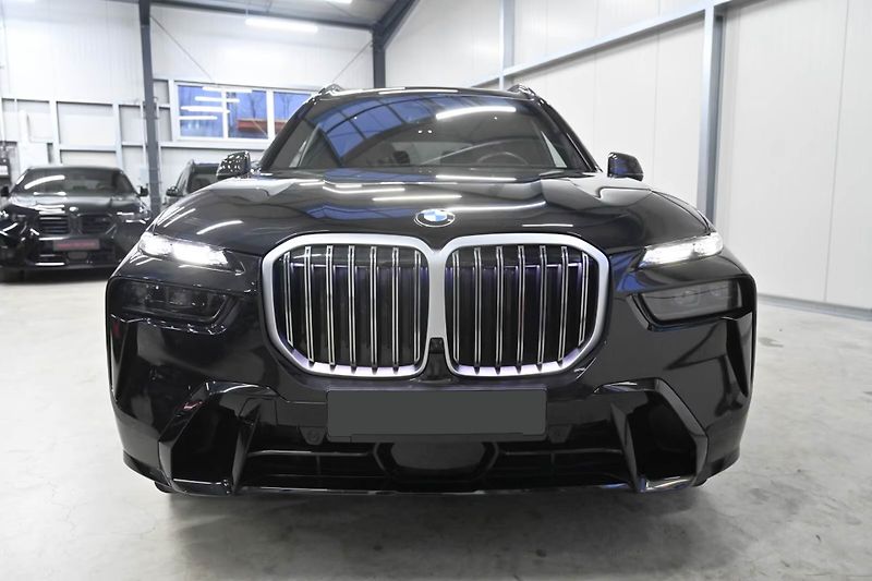BMW X7 xDrive40d M-Sport Pro 6 míst - fotka 2 z 17