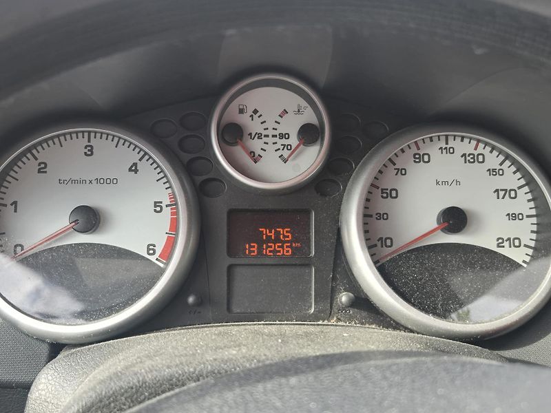 Peugeot 207 (2007) Peugeot 207 1.6 HDI  80KW RV 2 - fotka 1 z 26