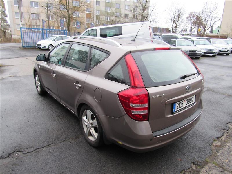 Kia Ceed 1,4 LPG Combi 80KW - fotka 4 z 28