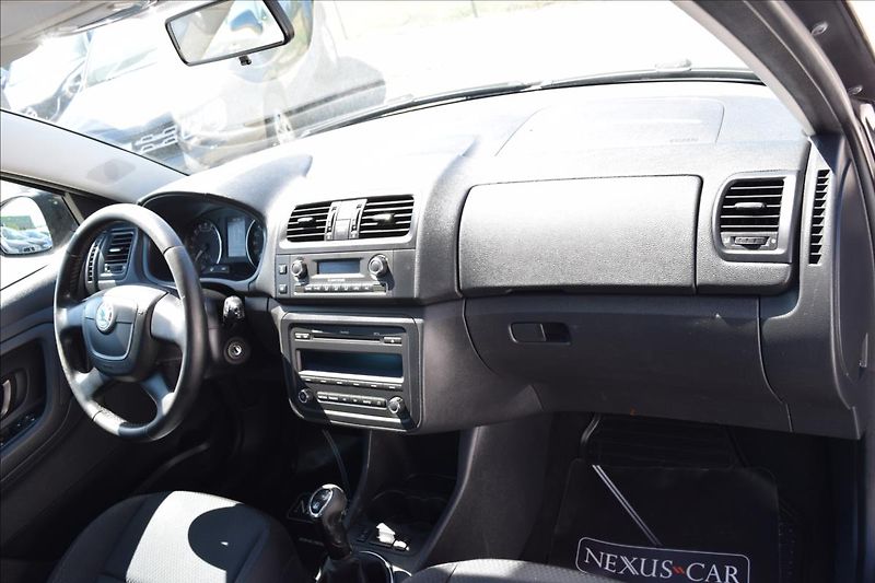 Škoda Fabia 1,6 TDI TAŽNÉ PO SERVISE ALU - fotka 22 z 46