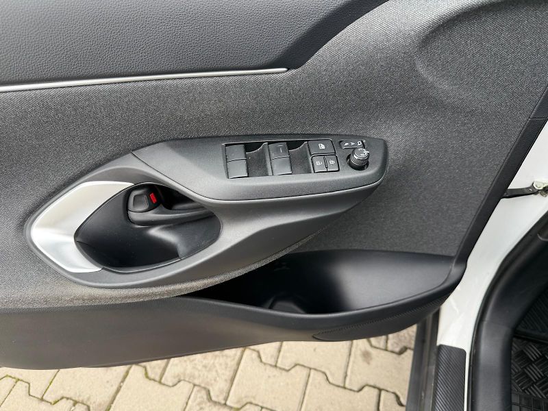 Toyota Yaris Cross 1.5 HSD e-CVT Style Tech FWD - fotka 12 z 26