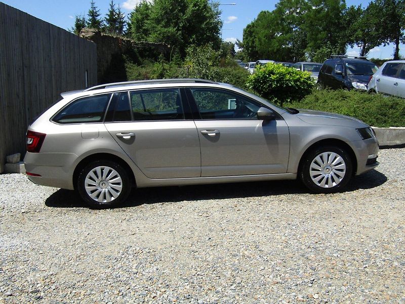 Škoda Octavia (2019) 1.0 TSI 85kW - fotka 3 z 41