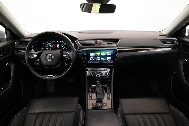 Škoda Superb - fotka 5 z 29