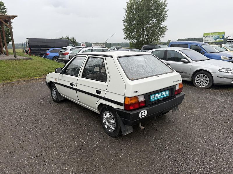 Škoda Favorit 135L - fotka 8 z 21