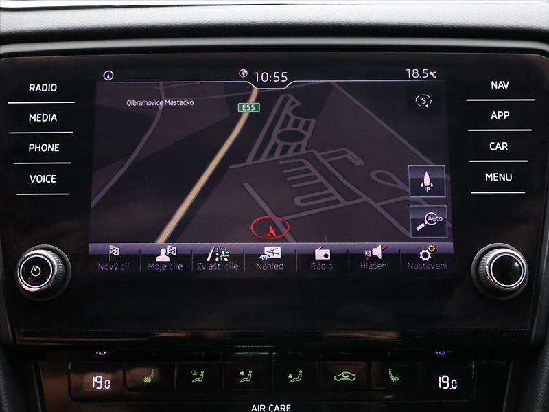 Škoda Octavia 2,0 TDI 110kW DSG CZ Style LED - fotka 19 z 28