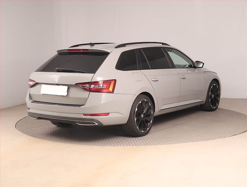 Škoda Superb (2019) Sportline 2.0 TDI, 4X4 - fotka 5 z 19