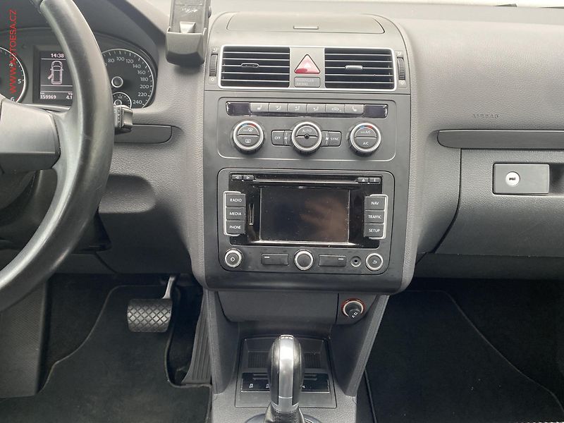 Volkswagen Touran (2013) 1.6 TDi, Comfortline, DSG - fotka 12 z 18