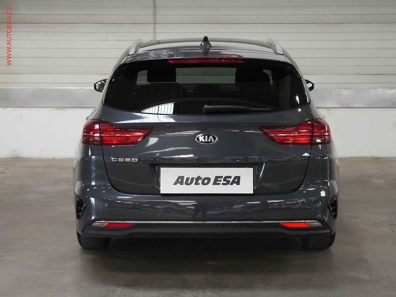 Kia Ceed (2018) 1.6 CRDi, ČR, Navi, kamera - fotka 5 z 17