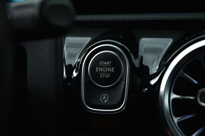 Mercedes-Benz Třídy A 250i 165kW NAVI PANORAMA ČR - fotka 16 z 28