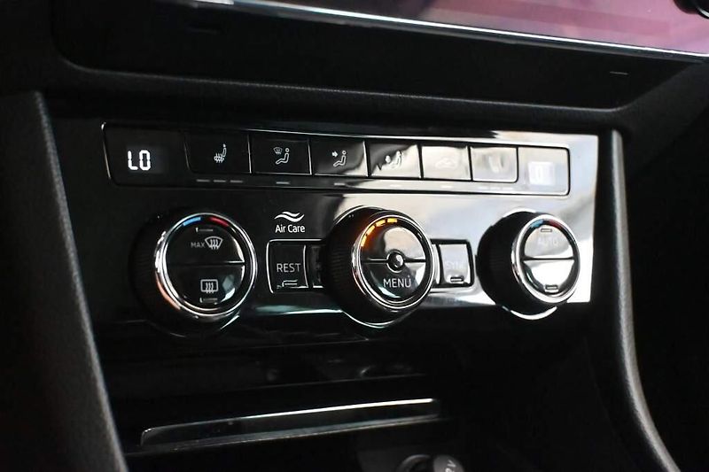 Škoda Superb (2022) 2.0 STYLE LED MATRIX DSG ACC T - fotka 22 z 39