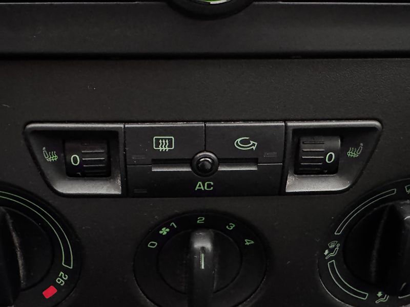 Škoda Octavia 1.9 TDI COMBI CZ 1.maj - fotka 25 z 28