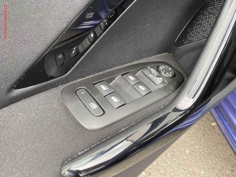 Peugeot 208 (2017) 1.2 PT, Allure, navi - fotka 13 z 15