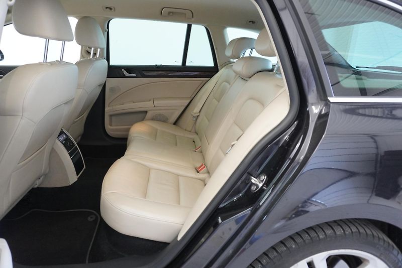 Škoda Superb 3.6 V6 191kW 4x4 REZERVACE - fotka 25 z 36